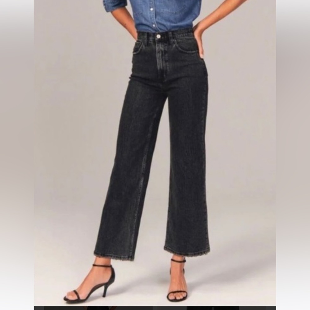 Abercrombie and Fitch ultra high rise crop flare jeans, black 25L